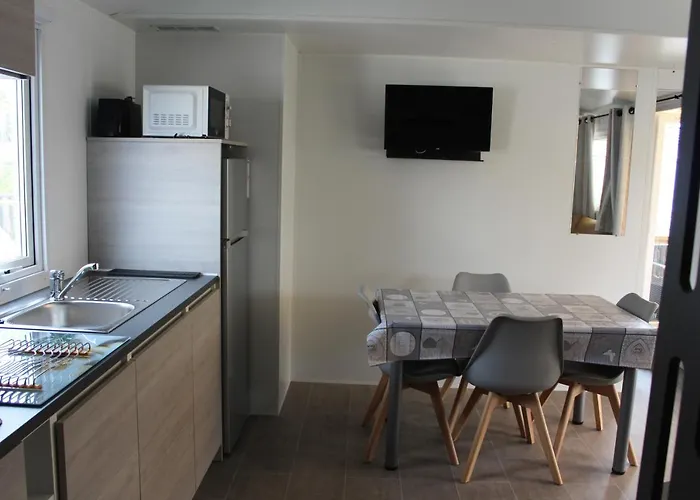 Vos Meilleures Au Montourey! 营地 4*